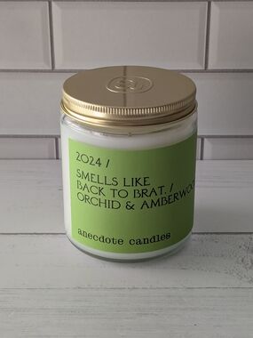 Anecdote Orchid & Amberwood Scented Candle - Green
